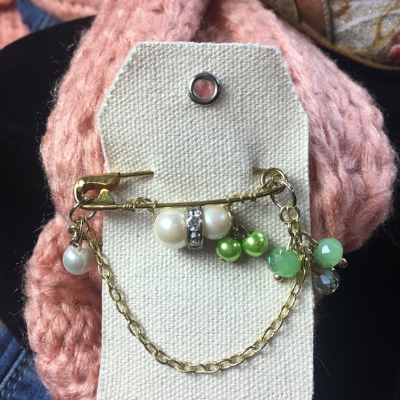 LAST CHANCE Sweater Pin Artisan Pearls Gold - Picture 2 of 6